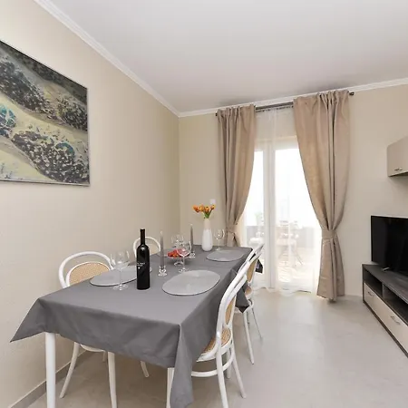 アパート Peric 1 Meka Draga